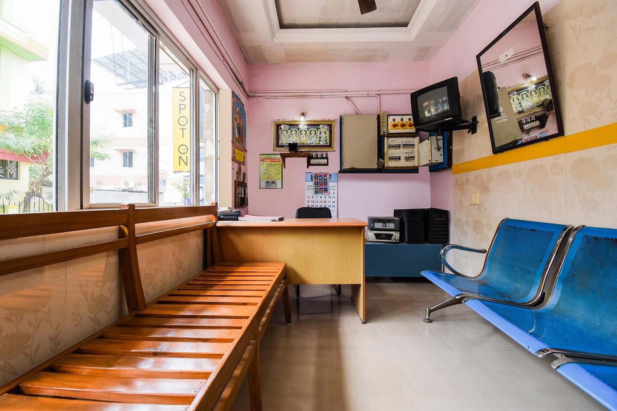 Hotel O K.S.Lodge Tribhuvanam Exteriör bild